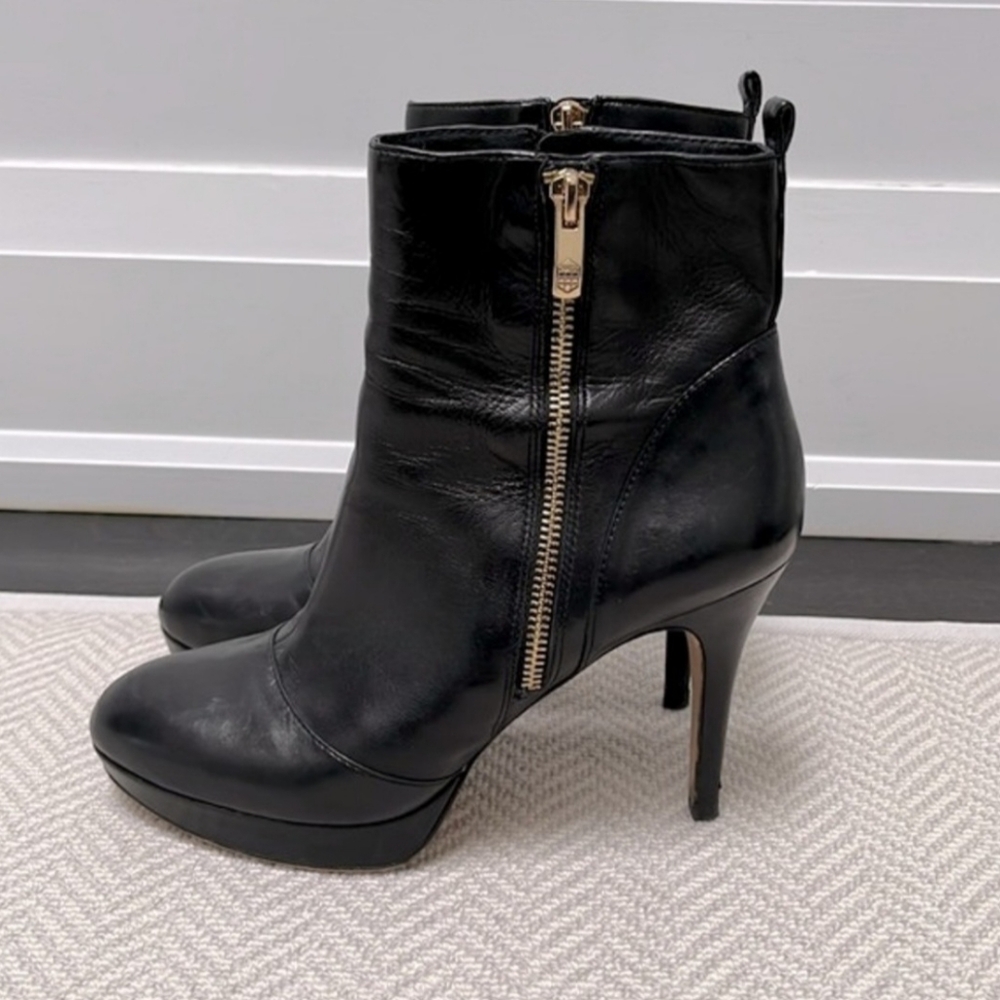 VINCE CAMUTO “Edorn” Black Leather Heeled Boots / Booties